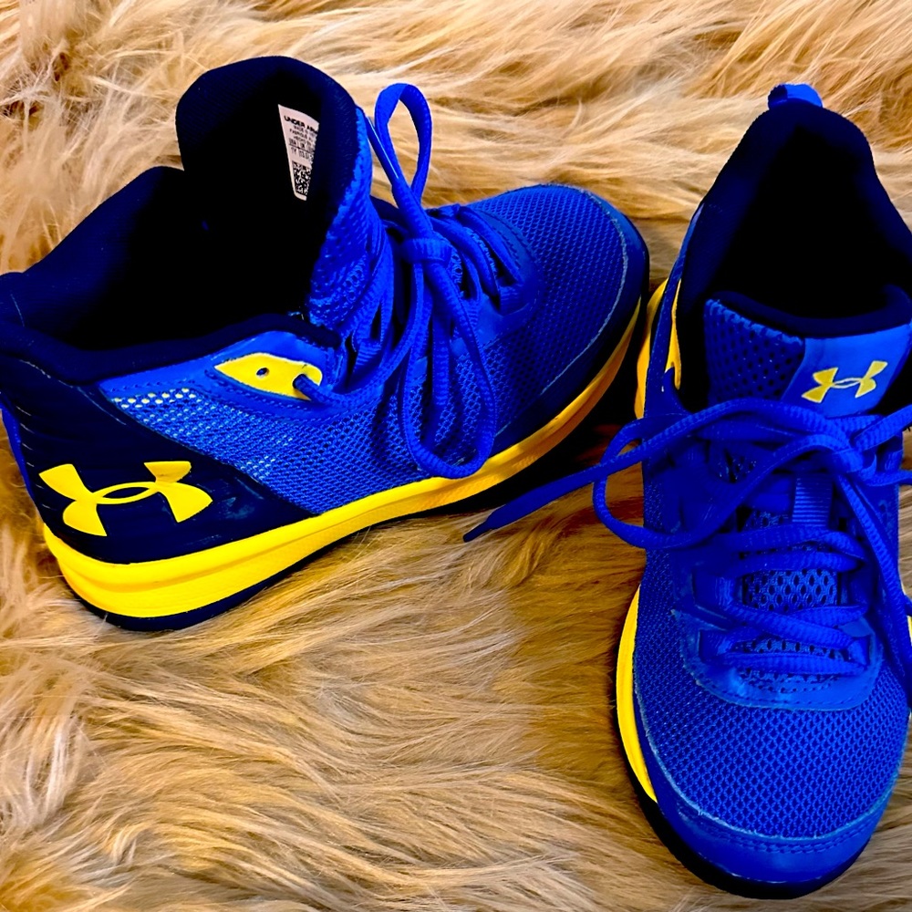 Boys Under Armour Basketball shoes